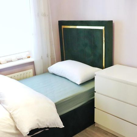Deluxe Dwelling - 15 Mins From Cork City/Airport Apartment Exterior photo