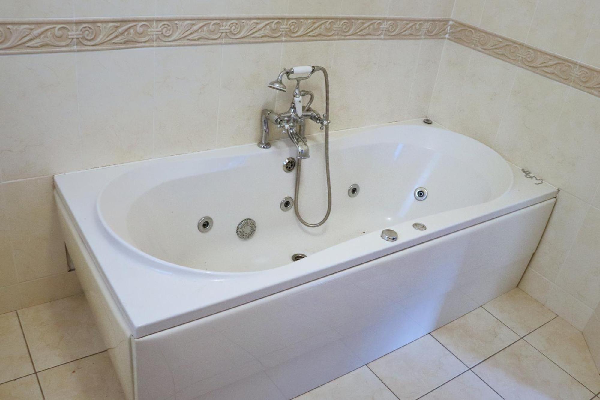 Deluxe Dwelling - 15 Mins From Cork City/Airport Apartment Exterior photo
